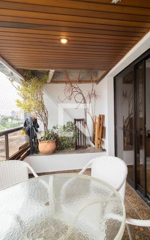 Apartamento à venda com 300m², 3 quartos e 4 vagas Apartamento à venda com 300m², 3 quartos e 4 vagasSacada -Cobertura