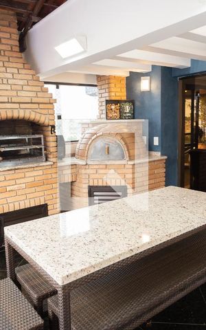Apartamento à venda com 300m², 3 quartos e 4 vagas Apartamento à venda com 300m², 3 quartos e 4 vagasCobertura - Churrasqueira