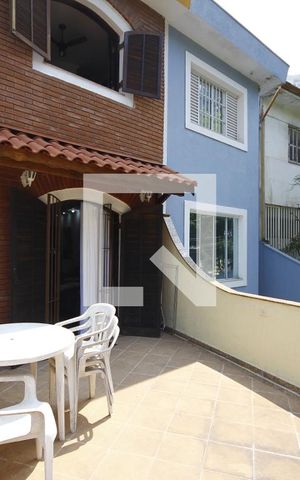 Casa à venda com 232m², 4 quartos e 2 vagasVaranda