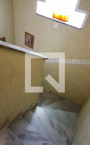 Casa à venda com 232m², 4 quartos e 2 vagasEscada