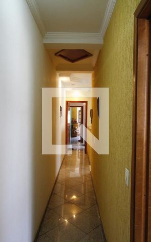 Casa à venda com 232m², 4 quartos e 2 vagasCorredor