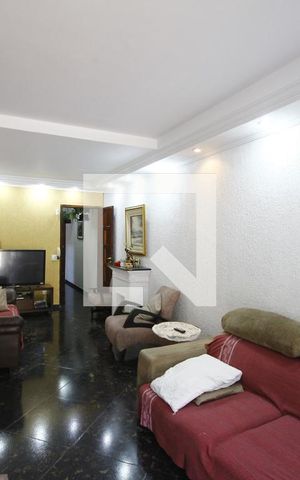 Casa à venda com 232m², 4 quartos e 2 vagasSala