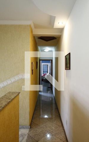 Casa à venda com 232m², 4 quartos e 2 vagasCorredor