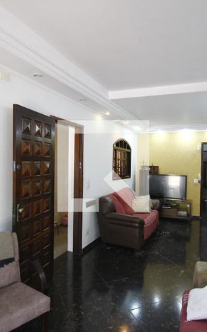 Casa à venda com 232m², 4 quartos e 2 vagasSala