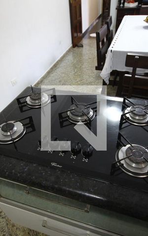 Casa à venda com 232m², 4 quartos e 2 vagasCozinha