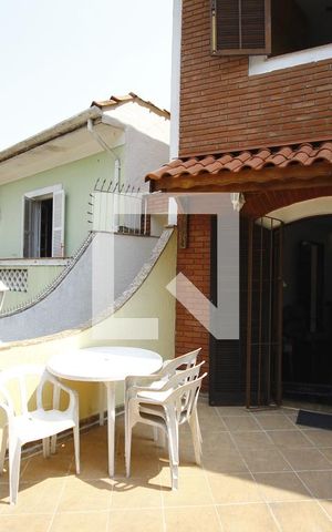 Casa à venda com 232m², 4 quartos e 2 vagasVaranda