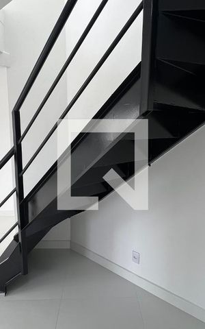 Apartamento para alugar com 110m², 2 quartos e 4 vagas Apartamento para alugar com 110m², 2 quartos e 4 vagasEscada