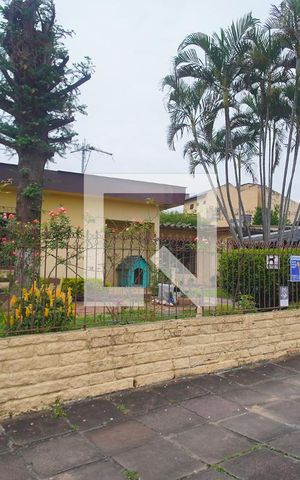 Casa à venda com 330m², 3 quartos e 2 vagas Casa à venda com 330m², 3 quartos e 2 vagasFachada