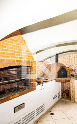 Apartamento à venda com 118m², 3 quartos e 2 vagas Apartamento à venda com 118m², 3 quartos e 2 vagasÁrea comum - Churrasqueira e forno de pizza