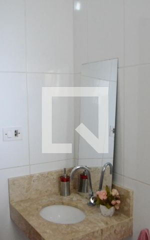 Casa à venda com 247m², 2 quartos e 7 vagasBanheiro 1