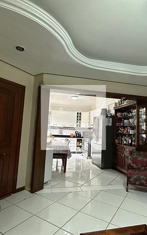Casa à venda com 240m², 4 quartos e 1 vagaSala