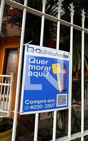 Casa à venda com 240m², 4 quartos e 1 vagaFachada