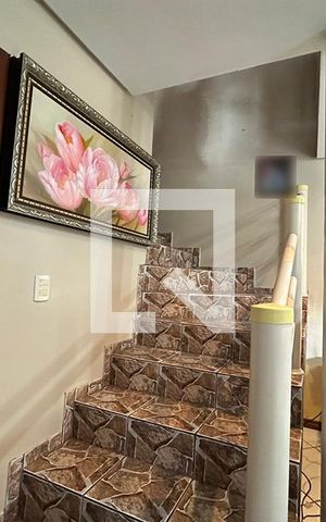 Casa à venda com 240m², 4 quartos e 1 vagaEscada