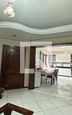 Casa à venda com 240m², 4 quartos e 1 vagaSala