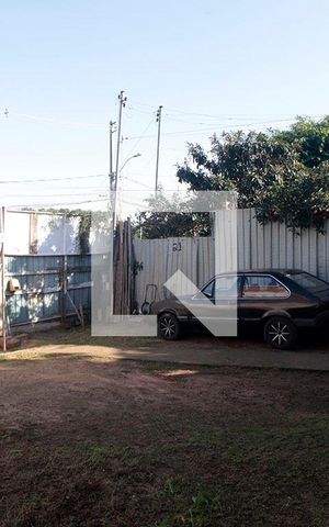 Casa à venda com 300m², 2 quartos e 6 vagasPátio Estacionamento