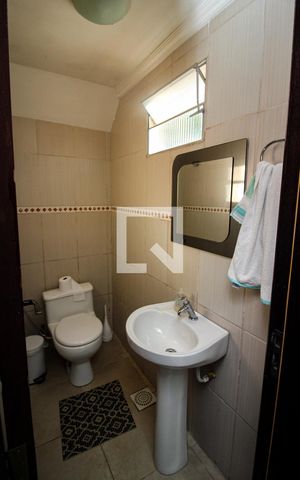 Casa à venda com 396m², 4 quartos e 6 vagas Casa à venda com 396m², 4 quartos e 6 vagasLavabo