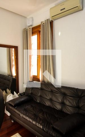 Casa à venda com 396m², 4 quartos e 6 vagas Casa à venda com 396m², 4 quartos e 6 vagasEscritório