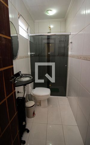 Casa à venda com 396m², 4 quartos e 6 vagas Casa à venda com 396m², 4 quartos e 6 vagasBanheiro da Suíte 1