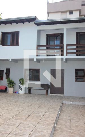 Casa à venda com 396m², 4 quartos e 6 vagas Casa à venda com 396m², 4 quartos e 6 vagasQuintal