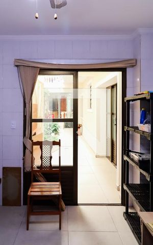 Casa à venda com 520m², 6 quartos e 4 vagasPiso 1:  Depósito