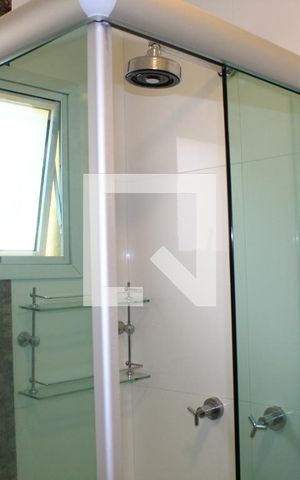 Casa de condomínio para alugar com 180m², 4 quartos e 3 vagasBanheiro Suite 2
