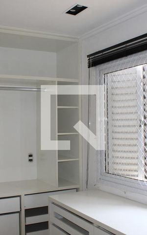 Casa de condomínio para alugar com 180m², 4 quartos e 3 vagasCloset