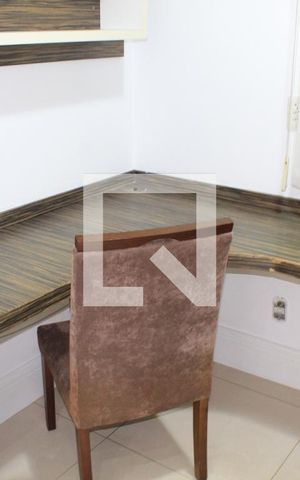 Casa de condomínio para alugar com 180m², 4 quartos e 3 vagasEscritório