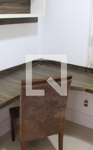 Casa de condomínio para alugar com 180m², 4 quartos e 3 vagasEscritório