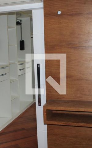 Casa de condomínio para alugar com 180m², 4 quartos e 3 vagasCloset da suíte