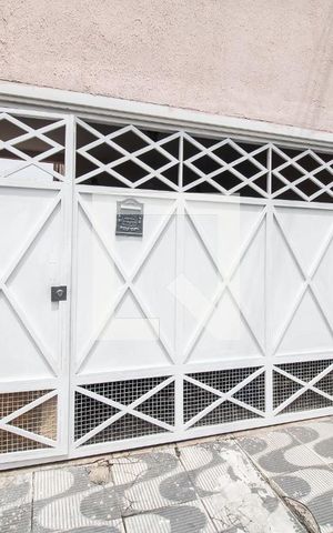 Casa à venda com 150m², 3 quartos e 2 vagas Casa à venda com 150m², 3 quartos e 2 vagasFachada