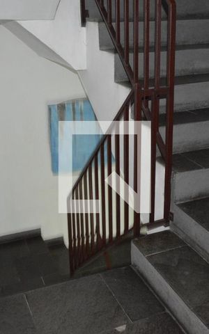 Apartamento à venda com 85m², 3 quartos e 1 vagaEscadas do prédio