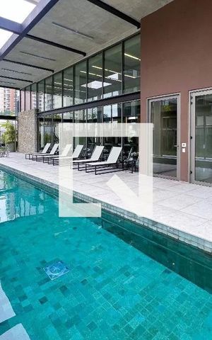 Apartamento à venda com 236m², 3 quartos e 4 vagas Apartamento à venda com 236m², 3 quartos e 4 vagasÁrea comum - Piscina