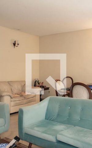 Casa à venda com 200m², 3 quartos e 3 vagasSala