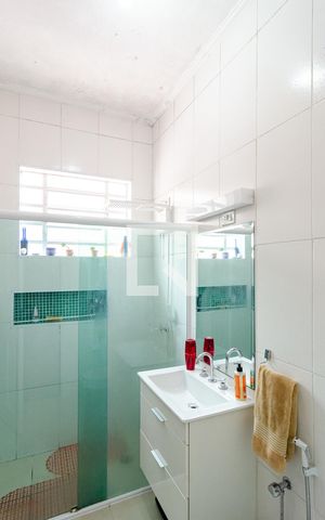 Casa à venda com 185m², 3 quartos e 5 vagas Casa à venda com 185m², 3 quartos e 5 vagasBanheiro Social