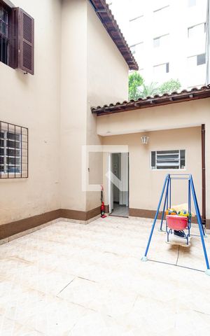 Casa à venda com 185m², 3 quartos e 5 vagas Casa à venda com 185m², 3 quartos e 5 vagasQuintal