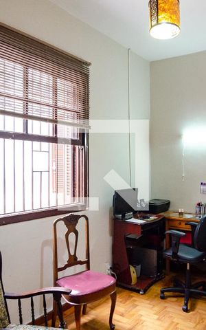 Casa à venda com 185m², 3 quartos e 5 vagas Casa à venda com 185m², 3 quartos e 5 vagasEscritório
