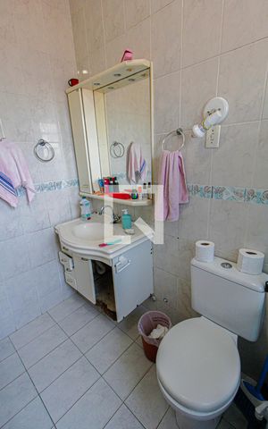 Casa à venda com 300m², 2 quartos e 4 vagas Casa à venda com 300m², 2 quartos e 4 vagasBanheiro