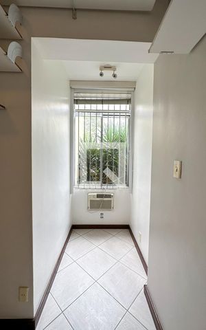Apartamento à venda com 220m², 4 quartos e 2 vagas Apartamento à venda com 220m², 4 quartos e 2 vagasQuarto 01 - Vista
