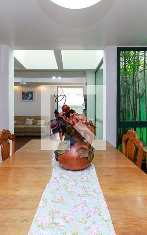 Casa para alugar com 450m², 3 quartos e 5 vagas Casa para alugar com 450m², 3 quartos e 5 vagasSala