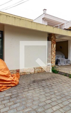 Casa para alugar com 450m², 3 quartos e 5 vagas Casa para alugar com 450m², 3 quartos e 5 vagasGaragem