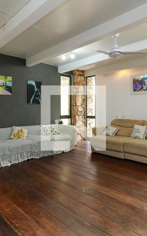 Casa para alugar com 450m², 3 quartos e 5 vagas Casa para alugar com 450m², 3 quartos e 5 vagasSala