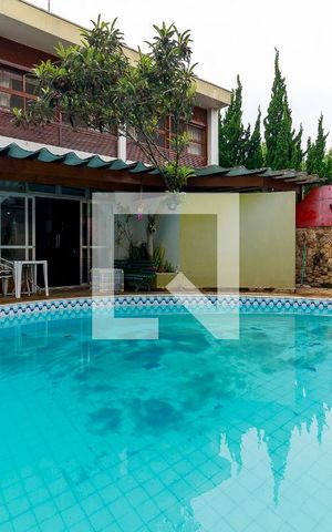 Casa para alugar com 450m², 3 quartos e 5 vagas Casa para alugar com 450m², 3 quartos e 5 vagasPiscina
