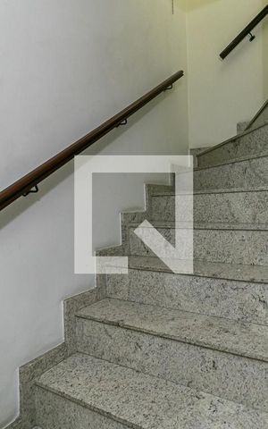 Casa à venda com 280m², 3 quartos e 2 vagasEscadas