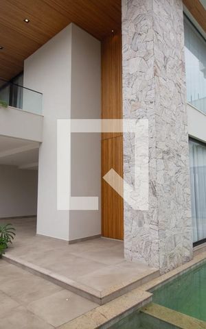Casa de condomínio à venda com 460m², 5 quartos e 4 vagas Casa de condomínio à venda com 460m², 5 quartos e 4 vagasQuintal