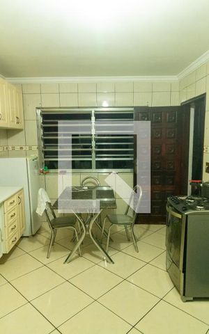 Casa à venda com 210m², 4 quartos e 3 vagas Casa à venda com 210m², 4 quartos e 3 vagasCozinha