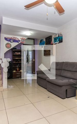 Casa à venda com 70m², 2 quartos e 1 vaga Casa à venda com 70m², 2 quartos e 1 vagaSala