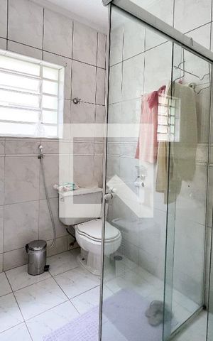 Casa à venda com 160m², 2 quartos e 1 vaga Casa à venda com 160m², 2 quartos e 1 vagaBanheiro