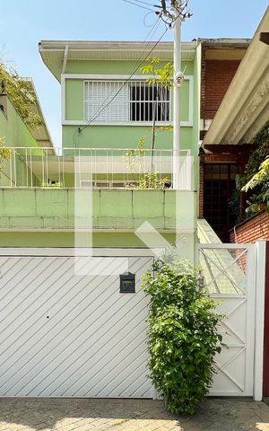 Casa à venda com 160m², 2 quartos e 1 vaga Casa à venda com 160m², 2 quartos e 1 vagaFachada