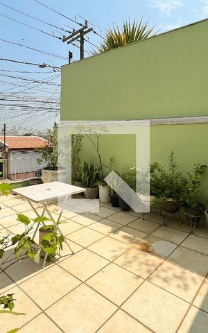 Casa à venda com 160m², 2 quartos e 1 vaga Casa à venda com 160m², 2 quartos e 1 vagaVaranda