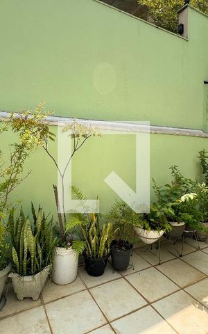 Casa à venda com 160m², 2 quartos e 1 vaga Casa à venda com 160m², 2 quartos e 1 vagaVaranda